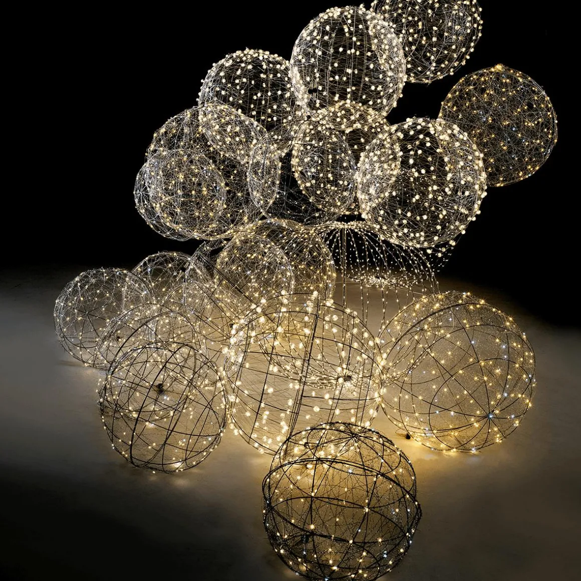Bola Con Iluminación LED Caliente Intermitente, 60 Cm